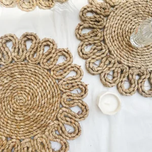 Floral woven place mat